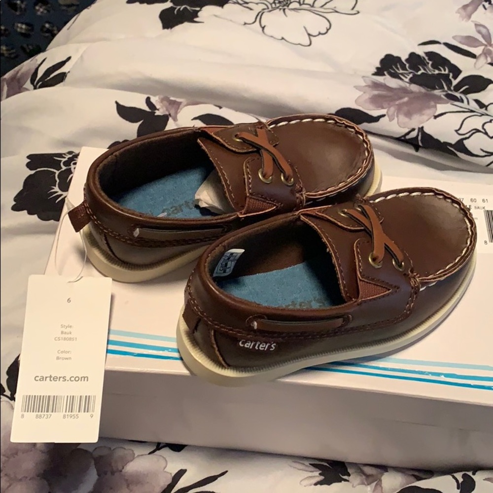 Carter shoes were never worn. They are a size 6T.
